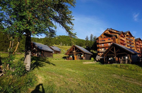 Risoul Ski Chalet | Deux chalets communicants sur les pistes – 10 pers – Risoul 1850
