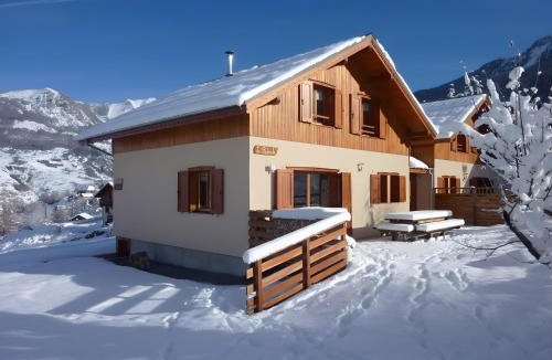 Les Orres Ski Chalet | Deux grands chalets communicants