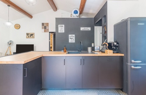Roussillon House | Domaine Plan des Devens – Peaceful 4-Star Retreat with Private Terrace