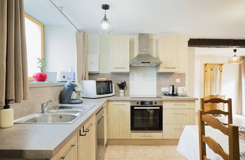 Dinan Apartment | "Douar Armor" with Terrace Overlooking a Courtyard