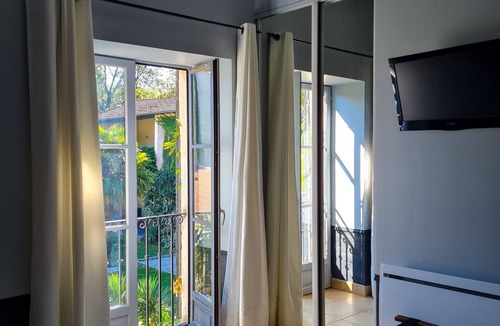 Saint-Priest House | Double room overlooking landscaped garden and swimming pool in charming house