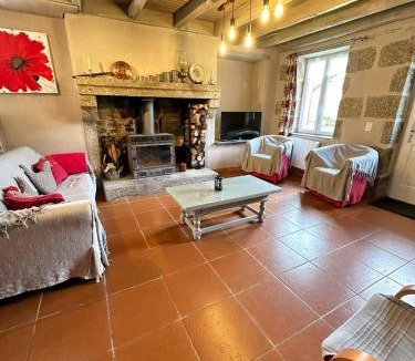 Le Chatenet-en-Dognon House | Doueneix