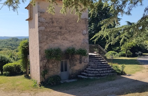 Saint-Martin-Labouval Apartment | Dovecote near Saint Cirq Lapopie