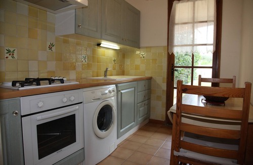 Sanary-sur-Mer Apartment | Downtown apartment with private garden and parking