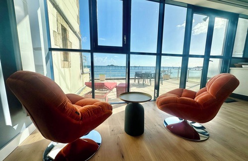 Roscoff Apartment | Downtown apartment with panoramic sea view