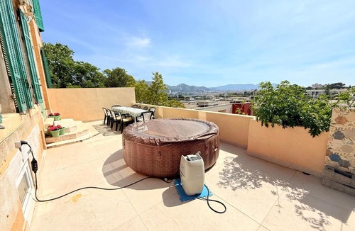 12th Arrondissement Apartment | Duplex avec Spa, terrasse vue mer Marseille Calme & Central