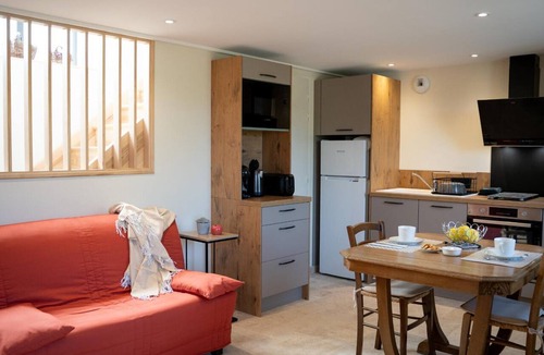 Savignac-de-Miremont Cottage | Duplex with pool and AC - 2 guests
