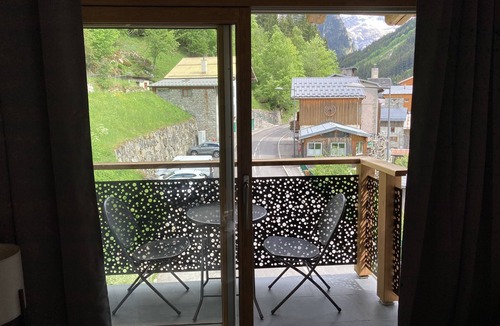 Planay Ski Chalet | Duplex with shared sauna, mountain view balcony and ski shuttle 5 minutes away