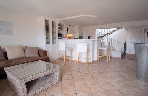 Grimaud Apartment | Duplexe with panoramic south-facing terrace in the center of Grimaud