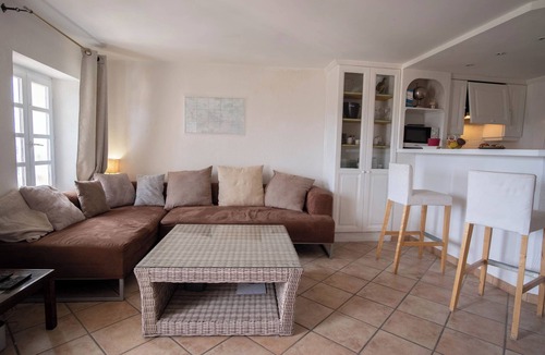 Grimaud Apartment | Duplexe with panoramic south-facing terrace in the center of Grimaud