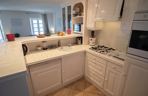 Grimaud Apartment | Duplexe with panoramic south-facing terrace in the center of Grimaud