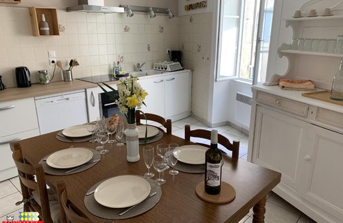 Aubeterre-sur-Dronne Apartment | Echoppe Ancienne Boutique de cordonnier avec jardin privé