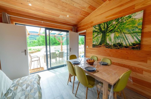 Martres-Tolosane Ski Chalet | Ecolochic chalet with 2 bedrooms + 2 bathrooms with 8 sleepings
