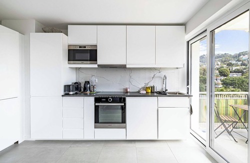 California - Pezou Apartment | Elegance and serenity with terrace, view & A/C