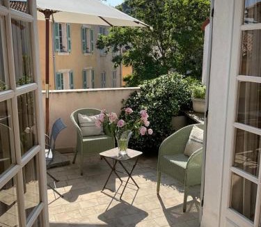 Old Town Apartment | Elegant flat central Saint Tropez with terrace