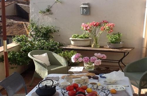 Old Town Apartment | Elegant flat central Saint Tropez with terrace