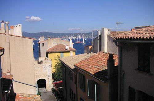 Old Town Apartment | Elegant flat central Saint Tropez with terrace