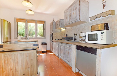 Sartene House | Enjoy some unforgettable vacations in this vacation home with pool in Corsica.
