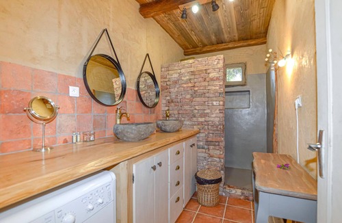 Sartene House | Enjoy some unforgettable vacations in this vacation home with pool in Corsica.