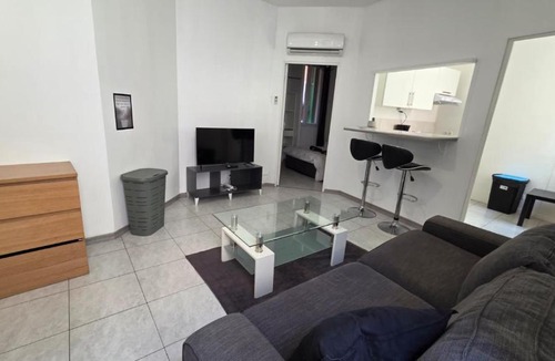 Marignane Apartment | Escale au Centre-ville, Aéroport, Gare TGV