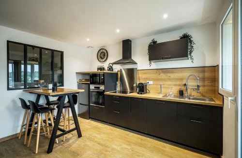 Binic Apartment | Escapade en Bord de mer avec Sauna et Spa Privés