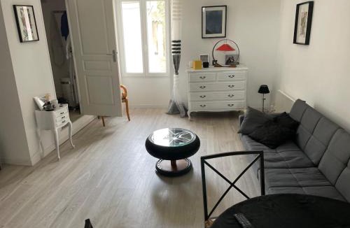 Montagnac-Montpezat Apartment | Escapade Provençale