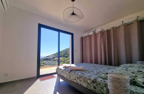 Tarcu Villa | Exceptional sea view for this villa