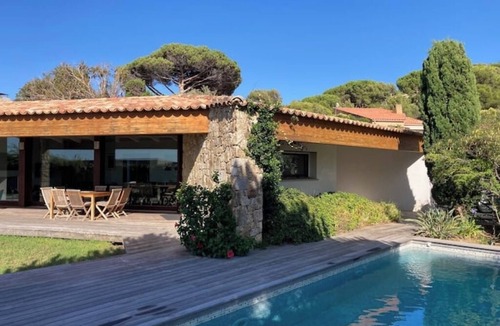 Marine de Davia Villa | Exceptional villa 150m from the seafront with swimming pool and beautiful garden.