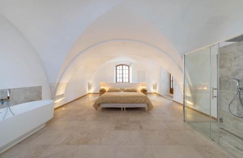 L'Isle-sur-la-Sorgue Villa | Exceptionnel - Couvent entièrement rénové - classé Patrimoine - Piscine, au calme et à 100 m du coeur de l'Isle