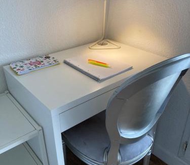 Sablon - Trudaine Apartment | F1 avec vue dégagée, 6 m2 terrasse, Wi-Fi