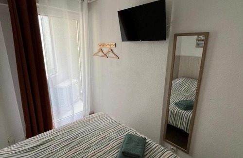 Golfe Juan Apartment | F2 Vue mer - Piscine - Climatisation - Parking