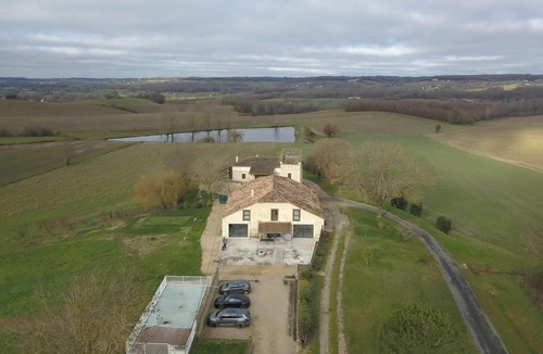 Montpezat-de-Quercy House | Fabulous 6-bedroom barn in Montpezat-de-Quercy with stunning views