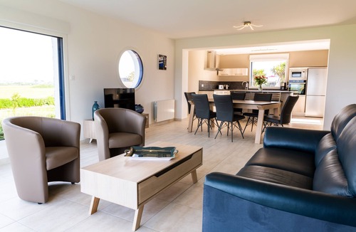 Cleder House | FISHERMAN'S HOUSE - Panoramic view 50m from the sea - wifi access - Heated swimming pool