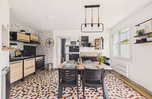 Prefailles Apartment | Flat for 4 with large garden