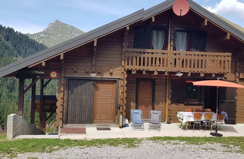 Le Praz de Lys Ski Chalet | Flat within chalet with superb view - 10 people
