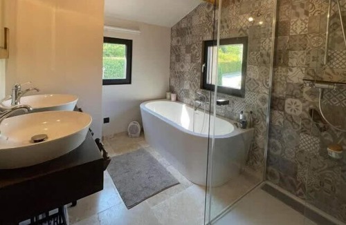 Villars Villa | Fleur de Lys Summary: