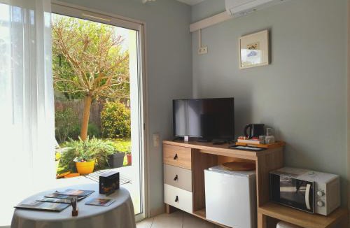Albi Bed & Breakfast | Fleurs de Cosmos, suite lumineuse climatisée
