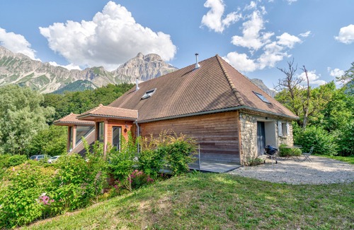 Treminis House | FORMER BARN RESTORED Trièves, IDEAL FOR FAMILY AND FRIENDS