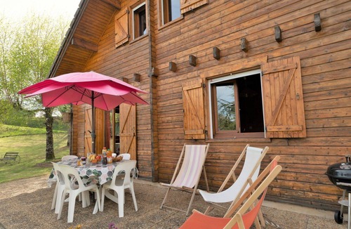 Camps-Saint-Mathurin-Leobazel House | Stunning private villa for 5 people with TV, terrace and pets allowed