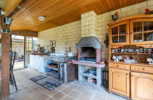 Rouffignac-Saint-Cernin-de-Reilhac House | Charming Independent House in Rouffignac – Nature, Terrace, Spa & Cooking Workshops
