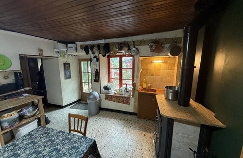 Saint-Michel-de-Chabrillanoux House | The house with the red shutters