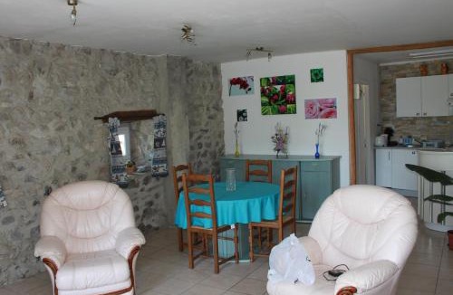Saint-Priest House | Fraises des bois