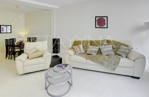 Carre d'Or Apartment | Fuchsia 1 bedroom apartment VRBO