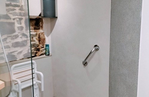 Callac Apartment | Fully-equipped PMR apartment