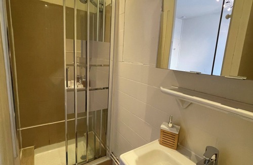 Montlucon Apartment | Furnished and equipped room in downtown residence