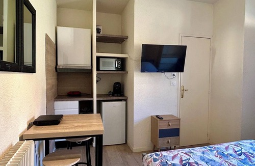 Montlucon Apartment | Furnished and equipped room in downtown residence