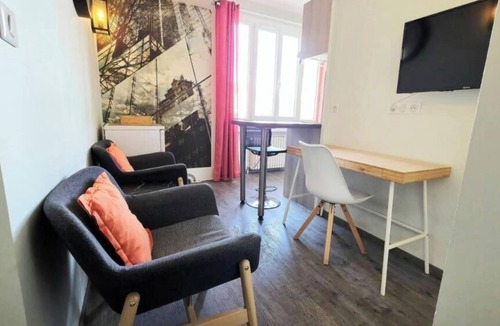Lyon City Centre Apartment | Furnished studio near emlyon Business School, available for monthly rentals.