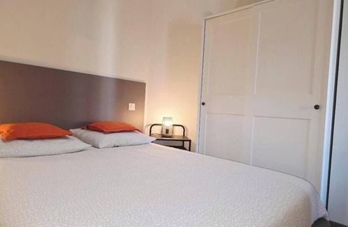 Lyon City Centre Apartment | Furnished studio near emlyon Business School, available for monthly rentals.