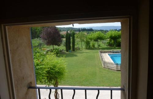 Lagnes Apartment | furnished studio overlooking the luberon
