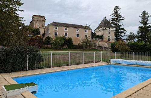 Charras House | Gîte avec Piscine Chauffée, Jacuzzi et Jardin Privé - FR-1-653-156